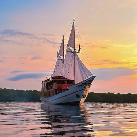 best komodo boat tours
