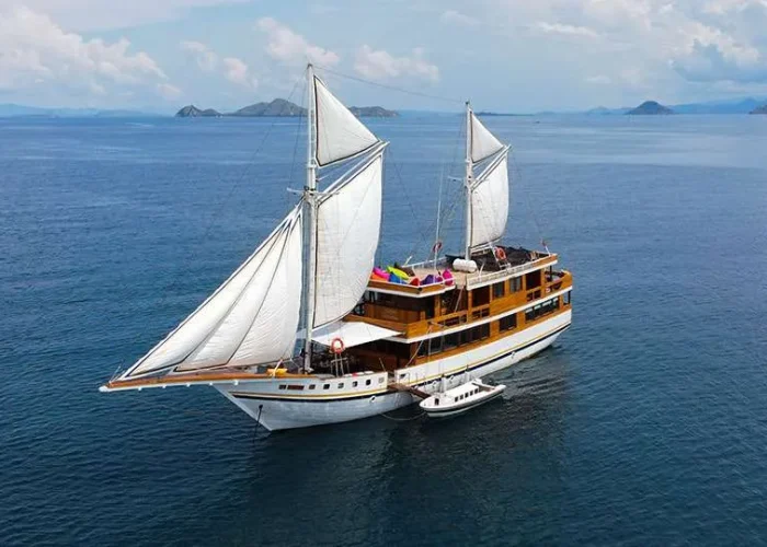 komodo boat tour 3 days 2 nights luxury