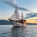 komodo island sailing tour